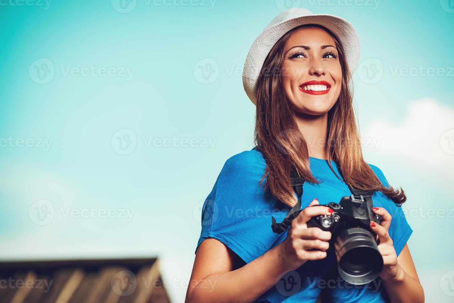 garota feliz na viagem foto