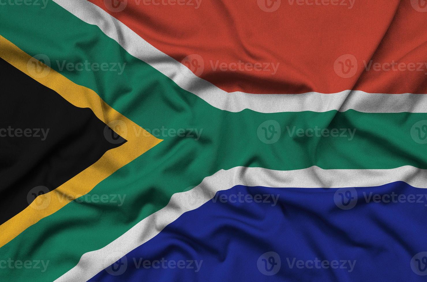 a bandeira da áfrica do sul é retratada em um tecido esportivo com muitas dobras. bandeira da equipe esportiva foto