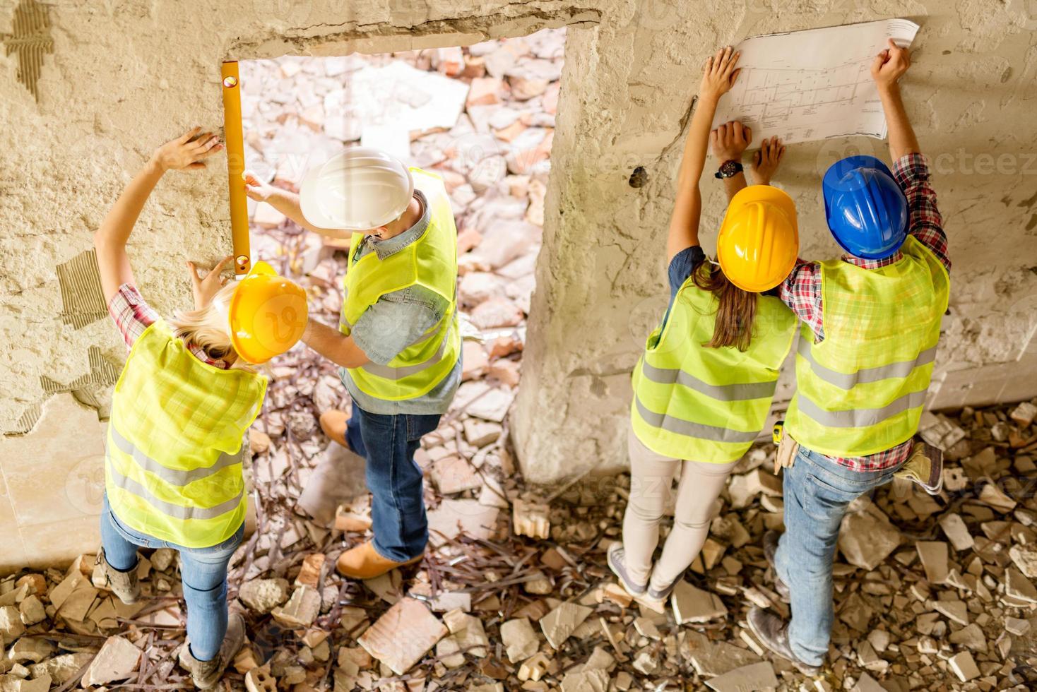 reconstrução após desastre foto