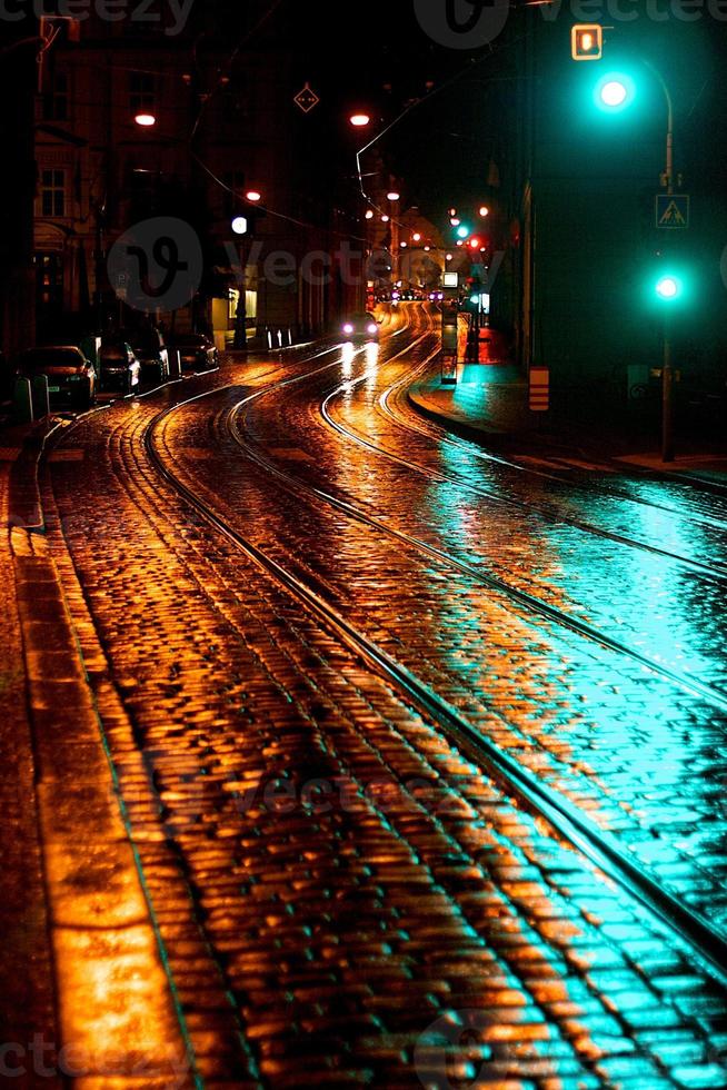 rua tranquila de praga à noite foto