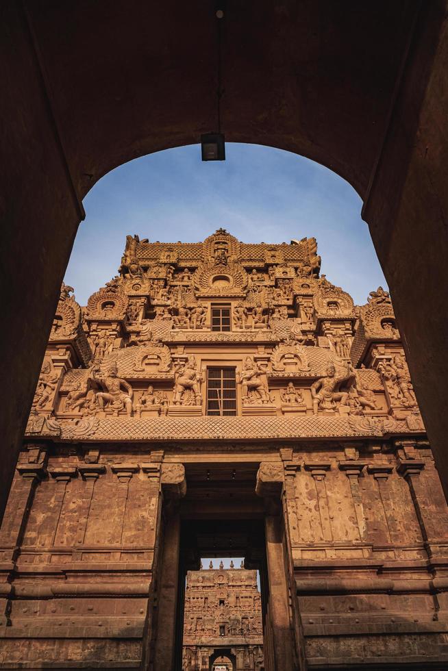 tanjore grande templo ou templo brihadeshwara foi construído pelo rei raja raja cholan em thanjavur, tamil nadu. é o templo mais antigo e mais alto da Índia. este templo listado no patrimônio da unescos foto