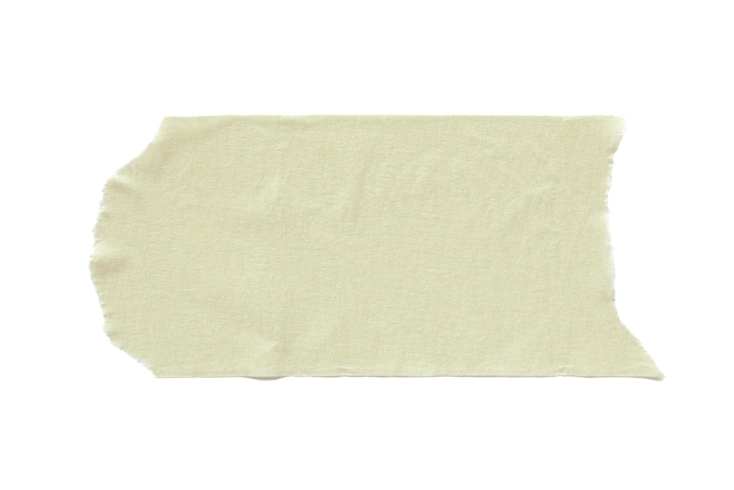 fita adesiva rasgada isolada no branco foto