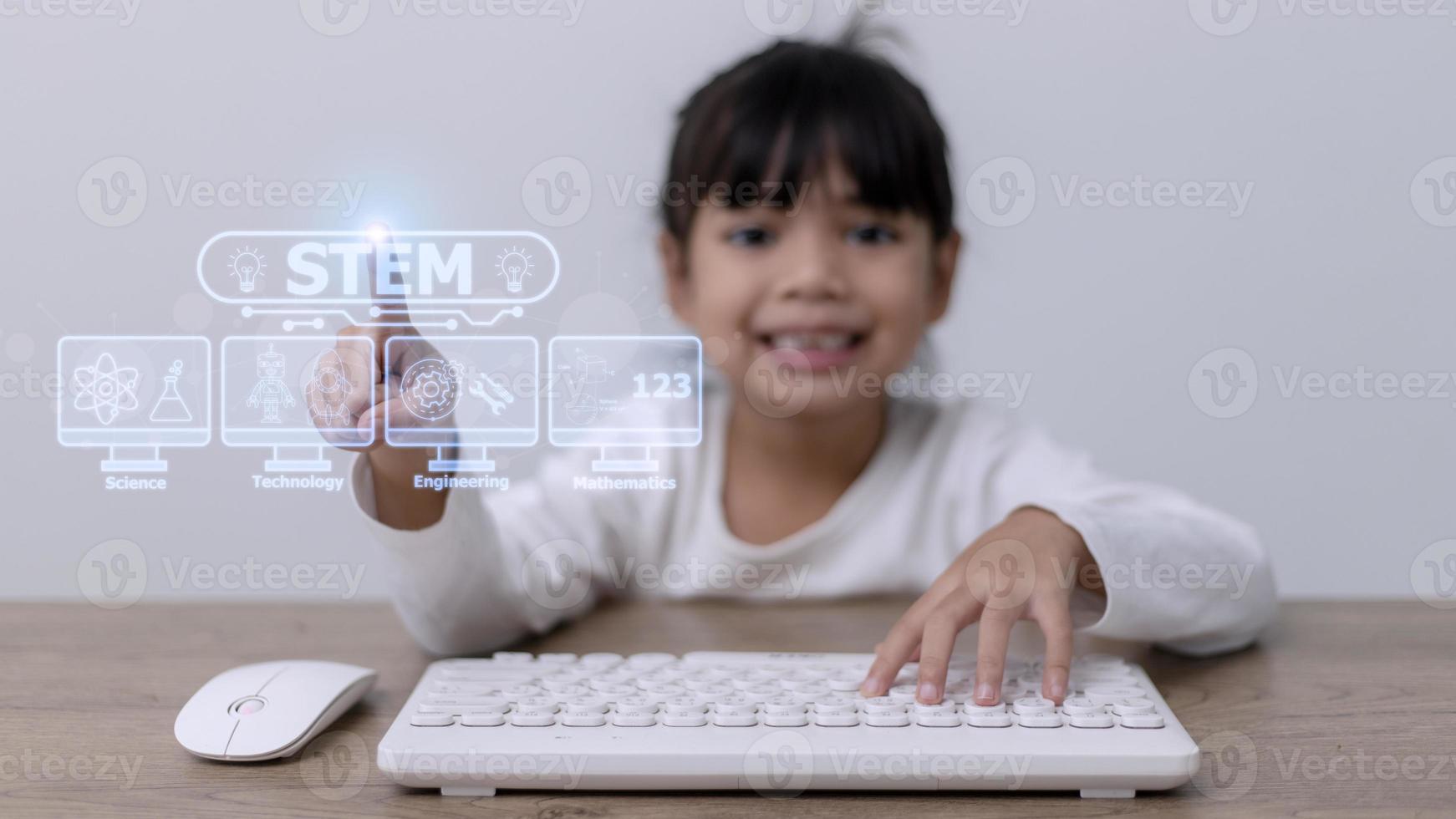 conceito de educação de tronco, caule. ciência tecnologia engenharia matemática. sci-tech. tech. conceito de educação. foto