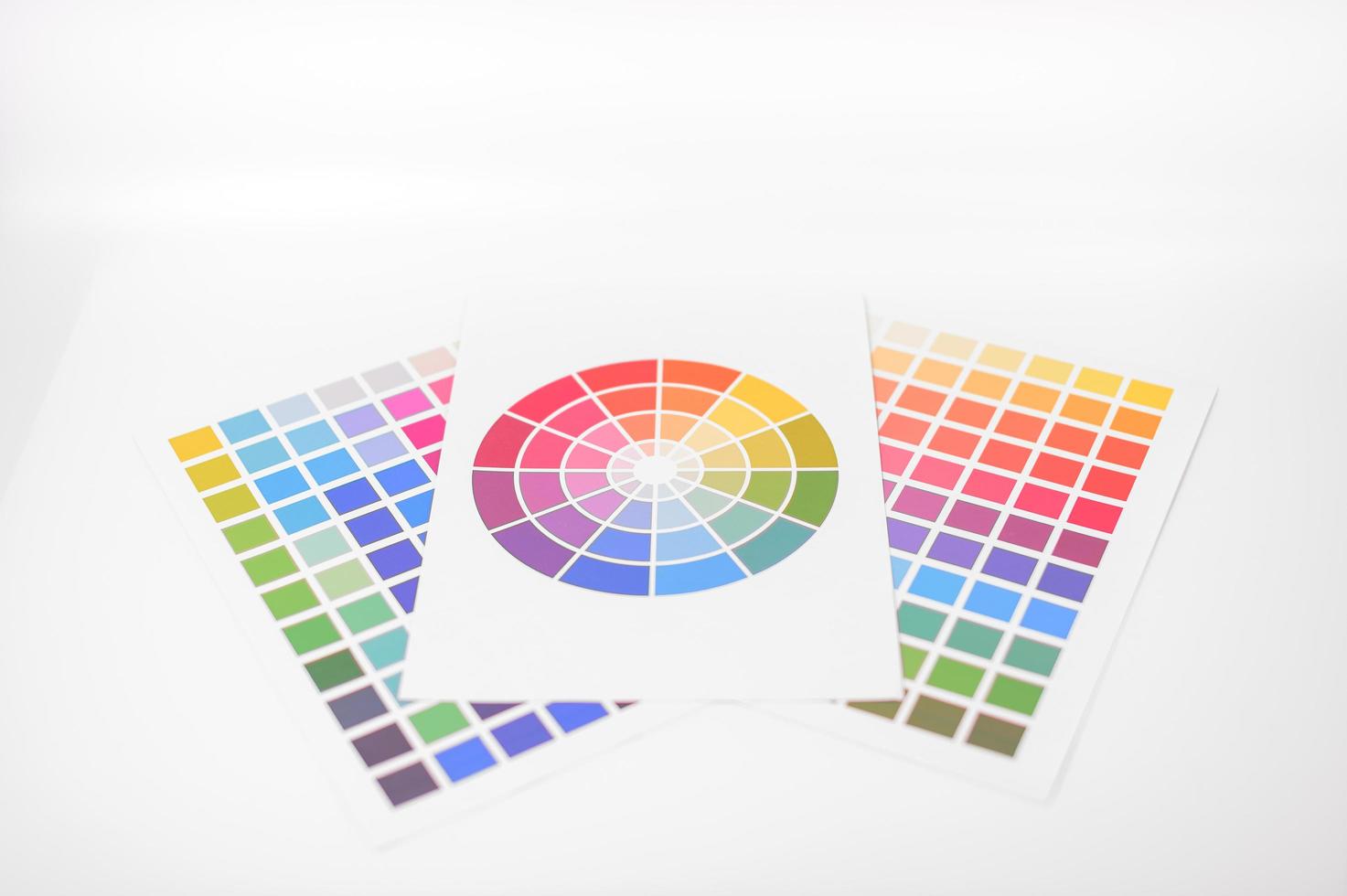 testes de cores colocados em fundo branco foto