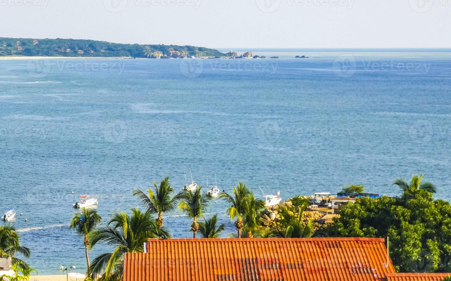 bela cidade e paisagem marítima panorama e vista puerto escondido méxico. foto