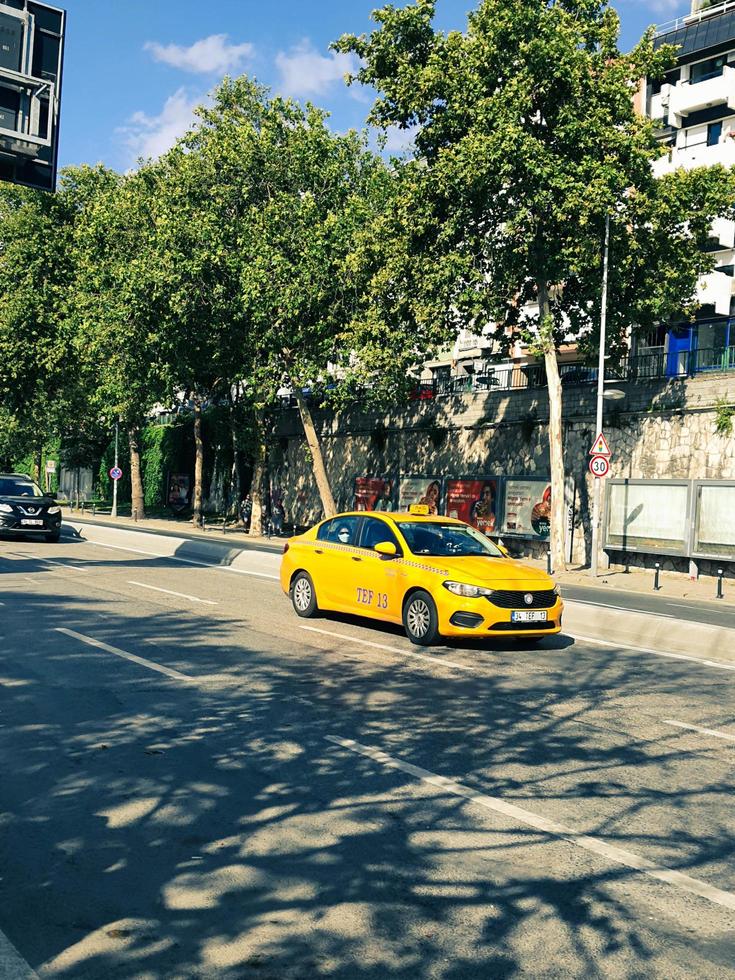 peru em julho de 2022. tráfego na estrada em frente ao vodafone park. O vodafone park é um estádio polivalente que acolhe o besiktas jk. foto