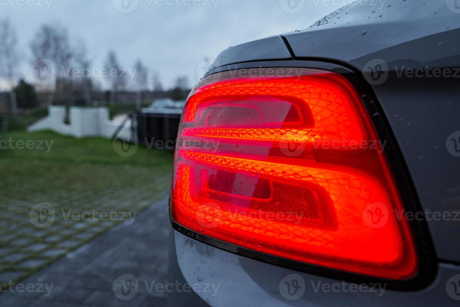 2022 Bentley Flying Spur v12. esporão voador de terceira geração vista de perto na villa privada. foto