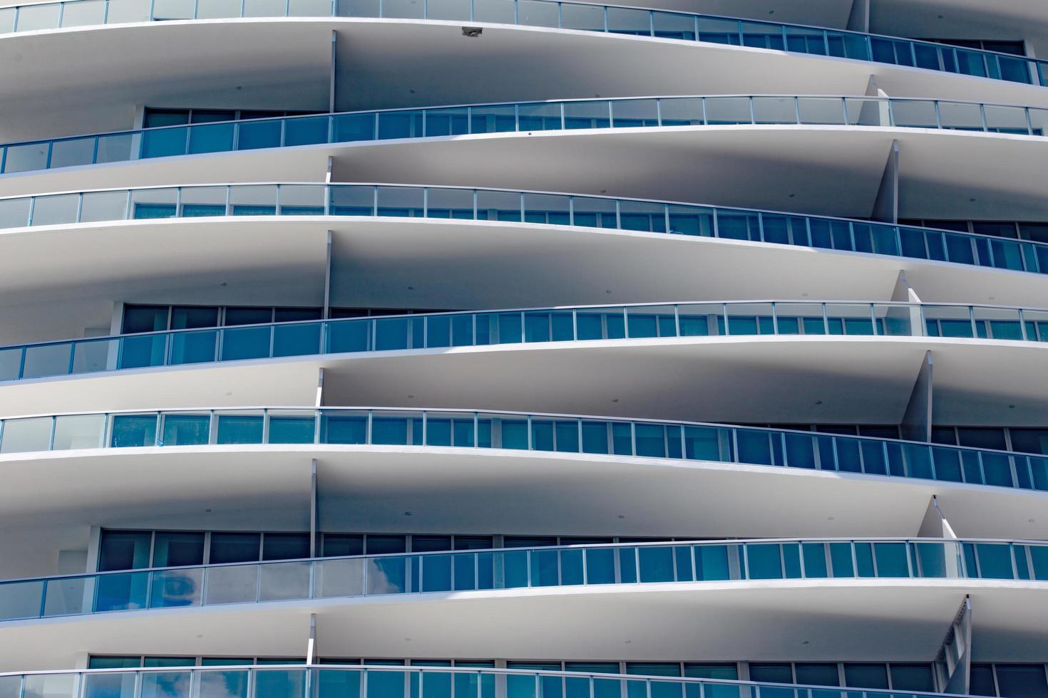 miami, flórida, 2020 - edifício branco moderno foto