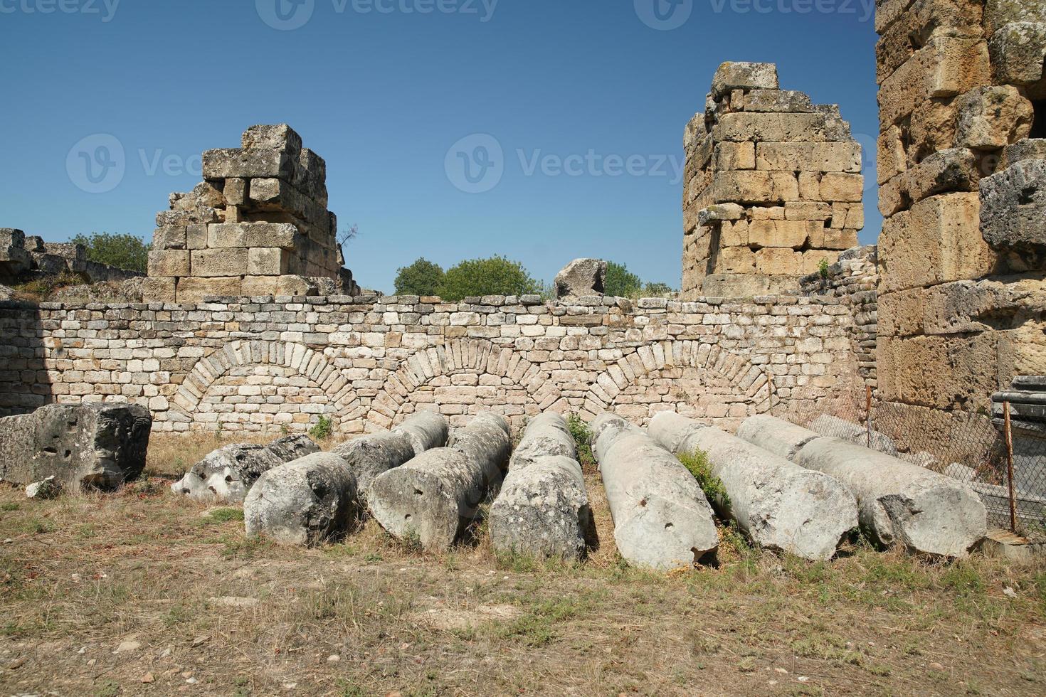 banhos hadriânicos na cidade antiga de afrodisias em aydin, turkiye foto