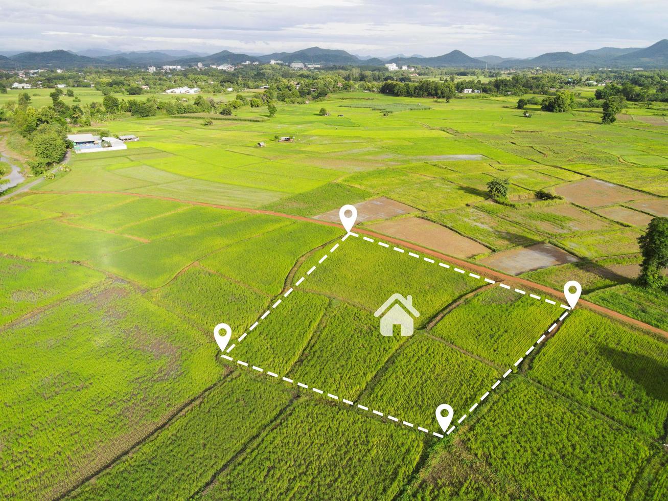 lote de terreno para construção de vista aérea de casa, campo de terreno com alfinetes, localização de alfinetes para subdivisão de habitação desenvolvimento residencial propriedade venda aluguel comprar ou investimento casa ou casa expandir o subúrbio da cidade foto