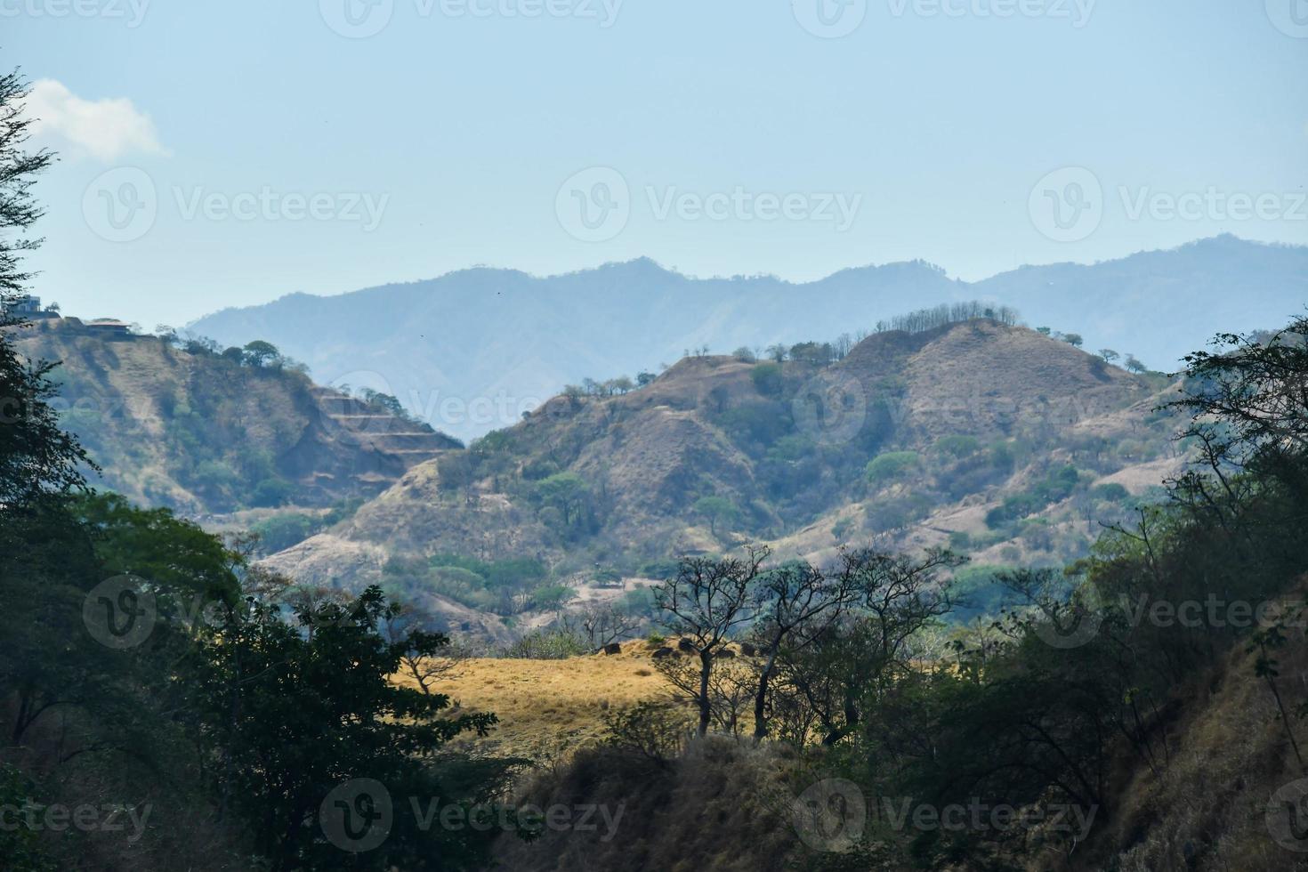 vista das montanhas foto