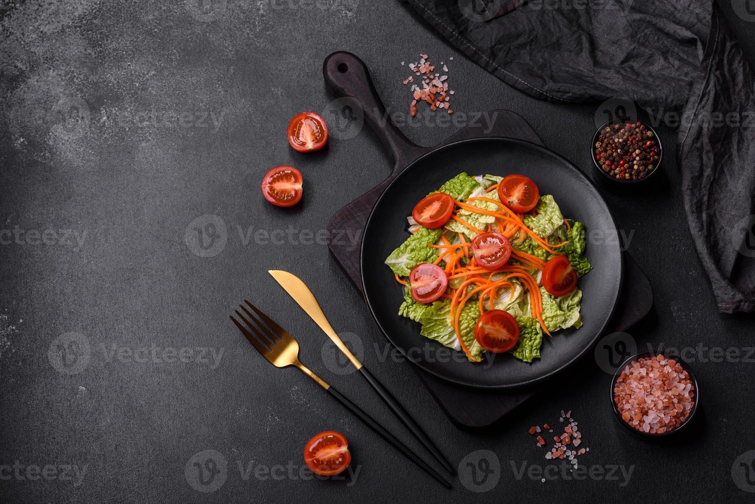 couve chinesa com cenoura e maçã, deliciosa salada foto