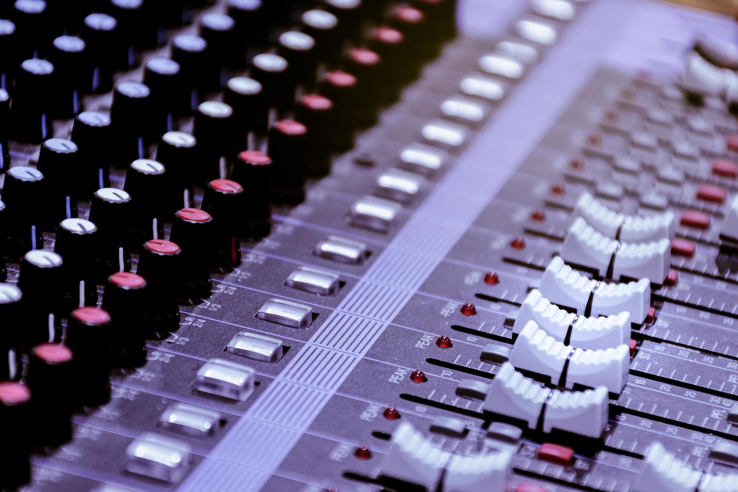 close-up barra de rolagem controle do botão mixer da placa de som foto