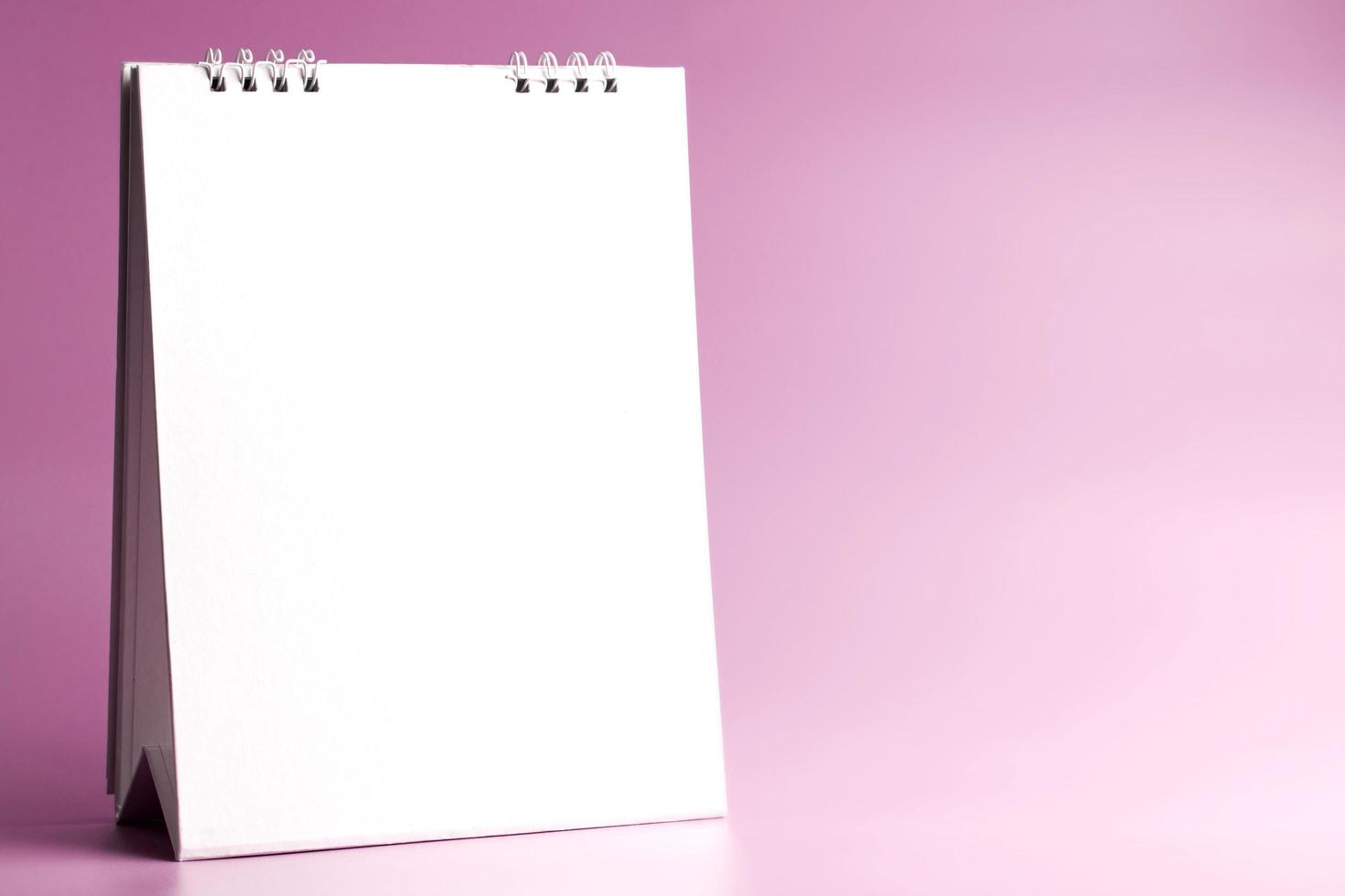 caderno em branco, caderno espiral no fundo. com espaço de cópia foto