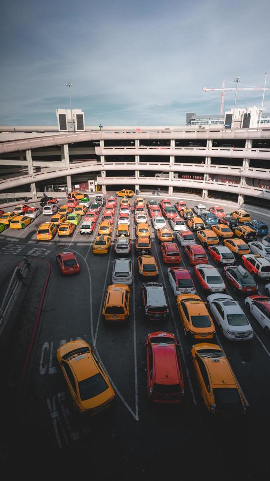 São Francisco, CA 2019 - táxis na fila do aeroporto internacional de São Francisco foto