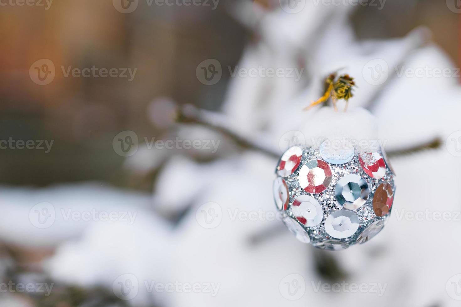 fundo de natal - enfeites e ramo de férias de inverno de árvore de abeto e espaço de cópia de celebração e lugar vazio para texto foto