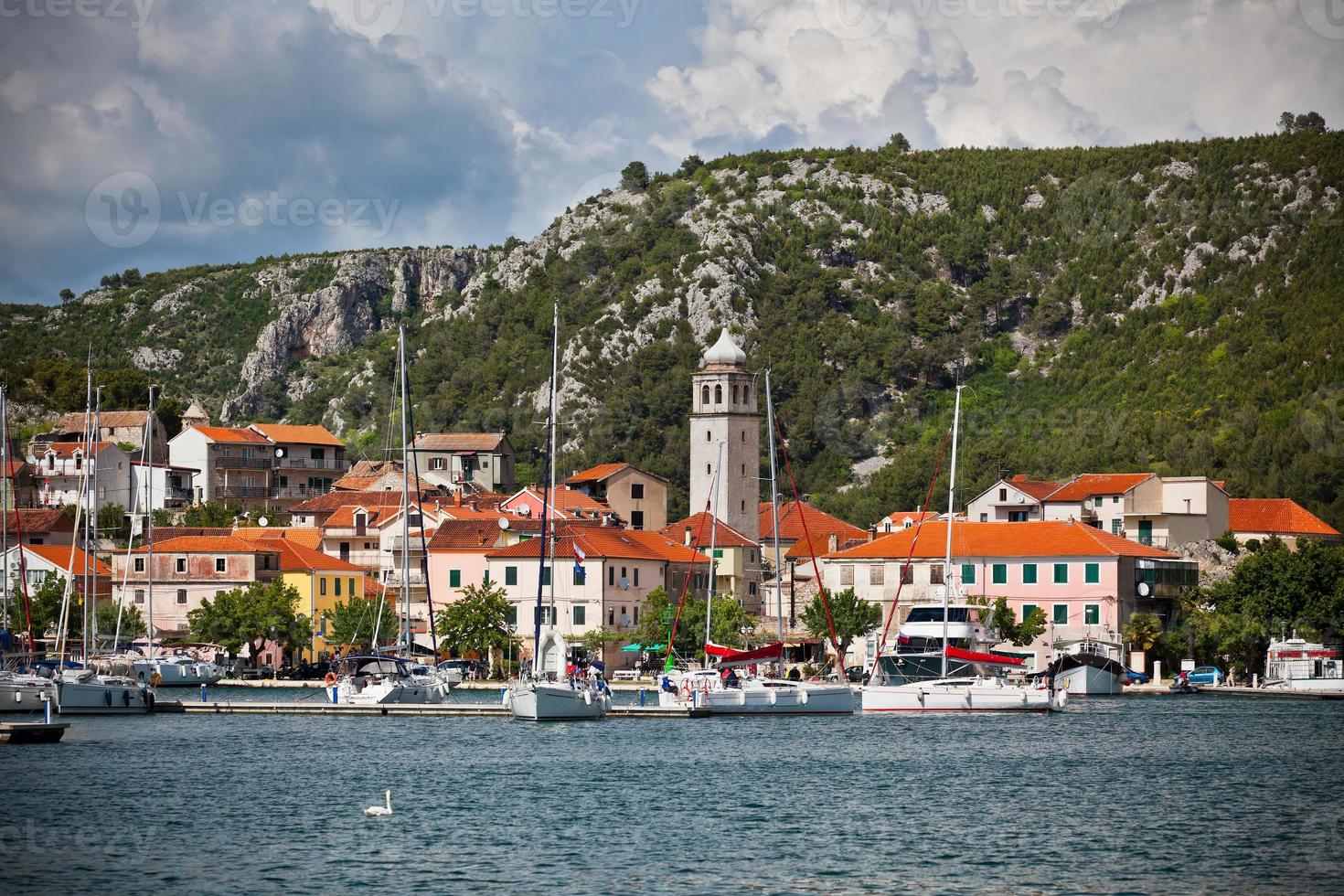 skradin é uma pequena cidade histórica na croácia foto