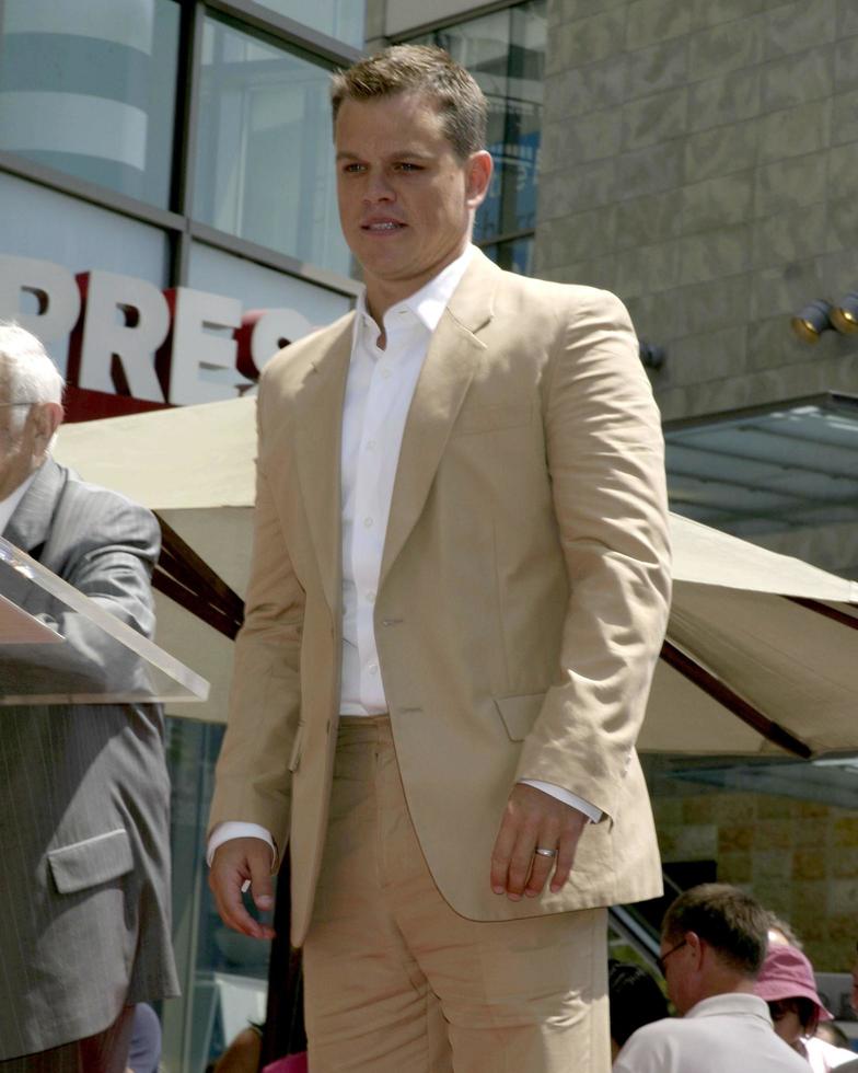 matt damon matt damon recebe estrela na calçada da fama de hollywood los angeles, ca 25 de julho de 2007 2007 foto