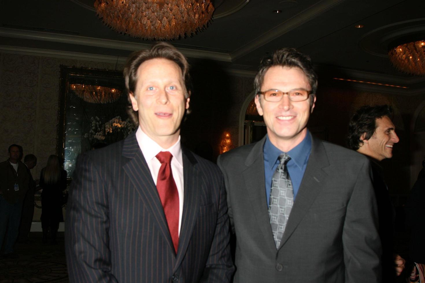 steven weber e tim daly wings painel de liderança da coalizão criativa four seasons hotel los angeles, ca 31 de janeiro de 2008 foto