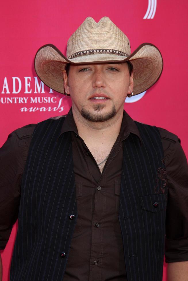 jason aldean chegando ao 44º prêmio da academia de música country no mgm grand arena em las vegas, nv em 5 de abril de 2009 foto