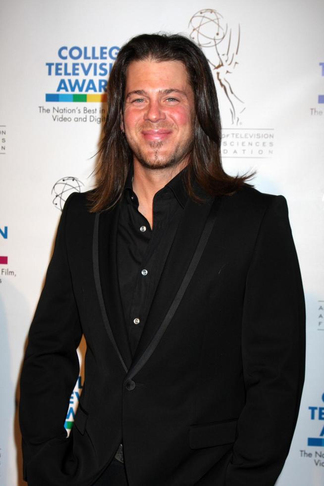 christian kane chegando na 30ª gala de premiação da televisão universitária no culver studios em culver city, ca em 21 de março de 2009 foto