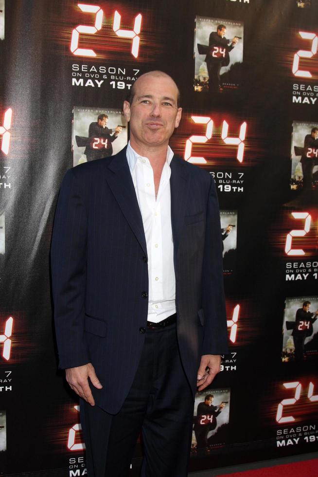 Howard Gordon chegando ao final da 24ª temporada, exibindo a 8ª temporada e o lançamento do DVD da 7ª temporada no Wadworth Theatre em Westwood, Califórnia, em 12 de maio de 2009 foto
