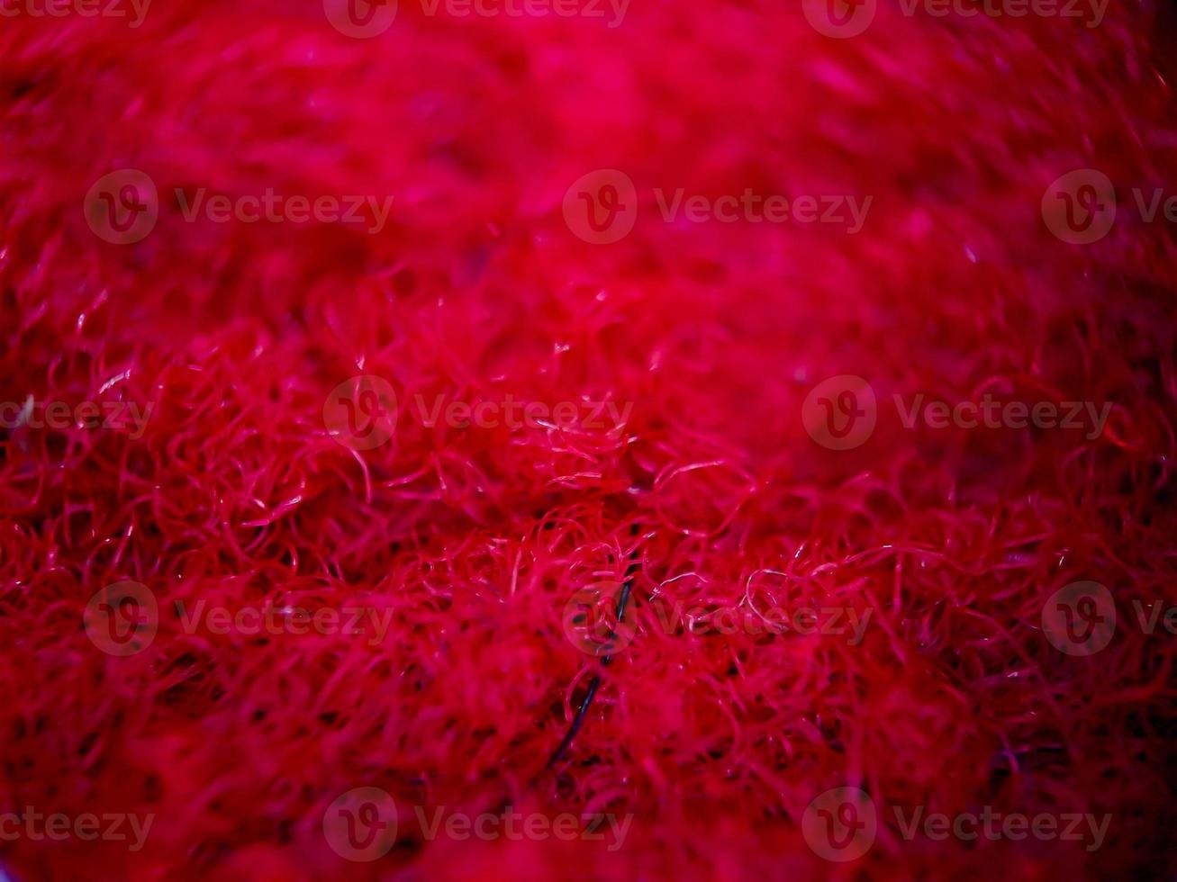 textura macro de tecido de carpete doméstico vermelho e dourado, adequado para fundo de papel de parede. foto
