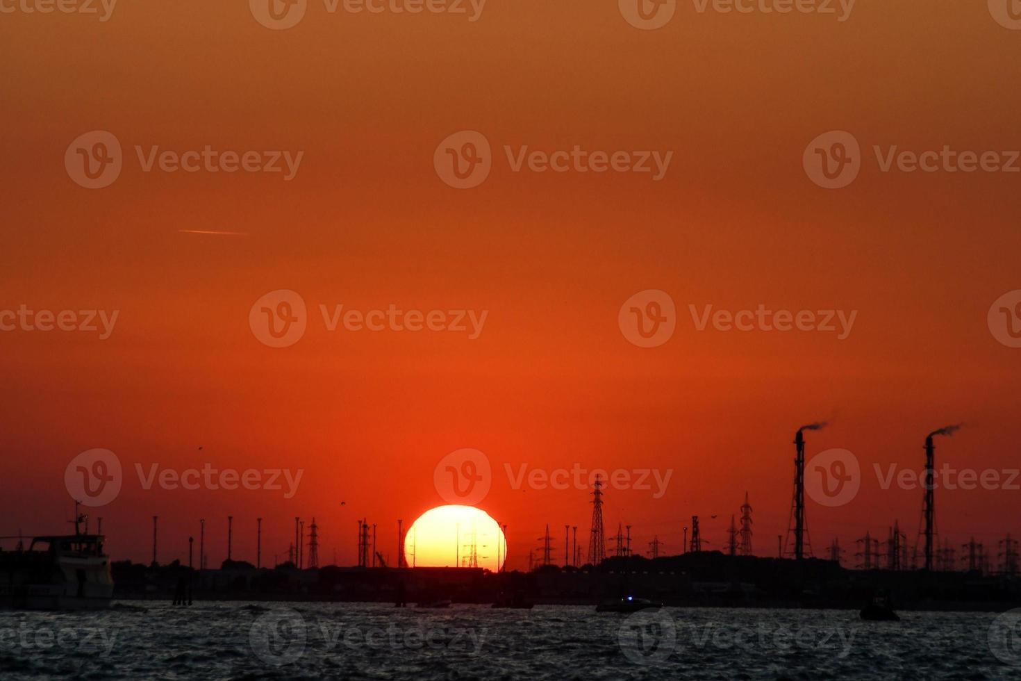 Pôr do sol sobre Veneza, Itália foto