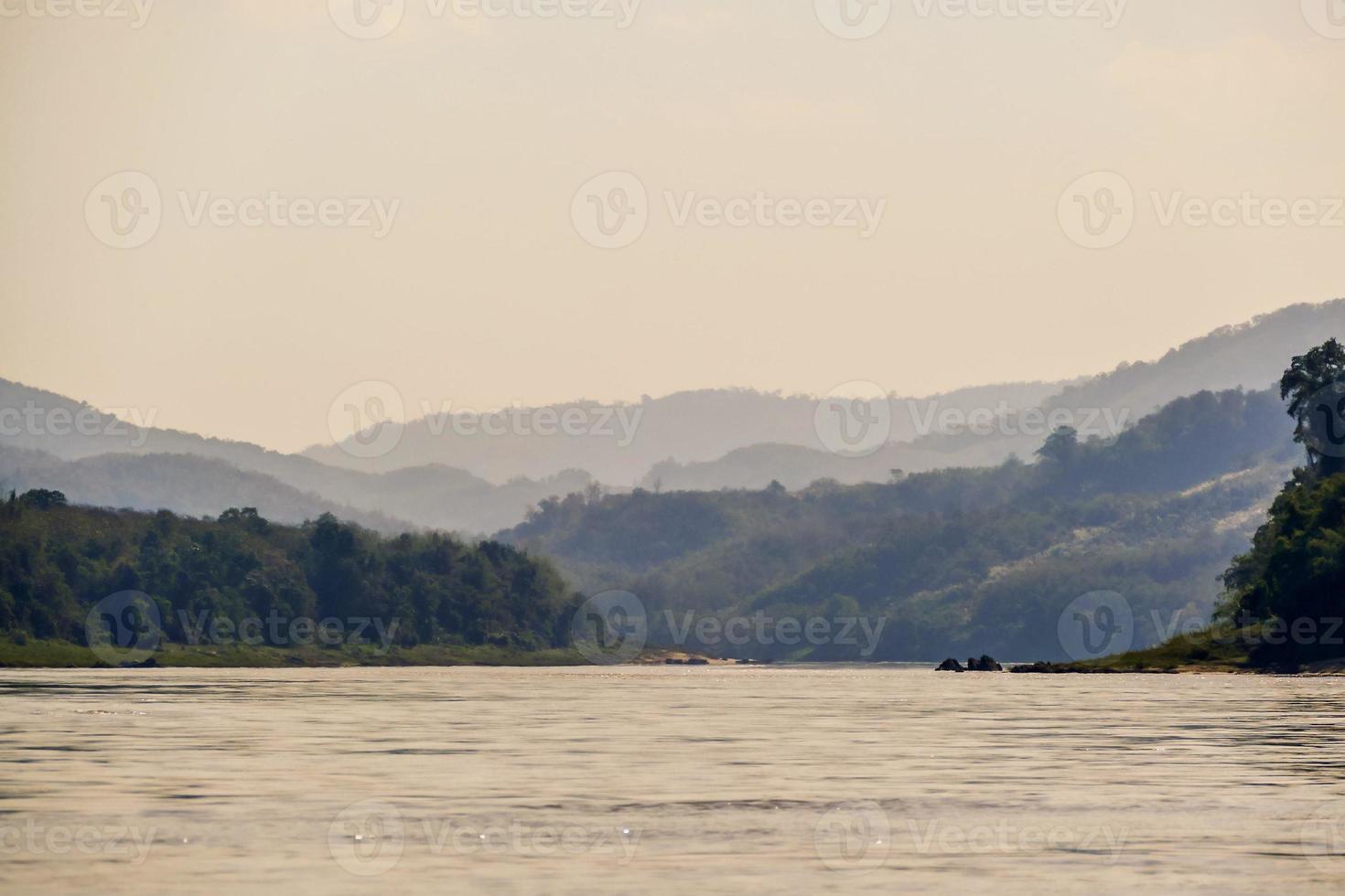 vista para o mar nublado foto