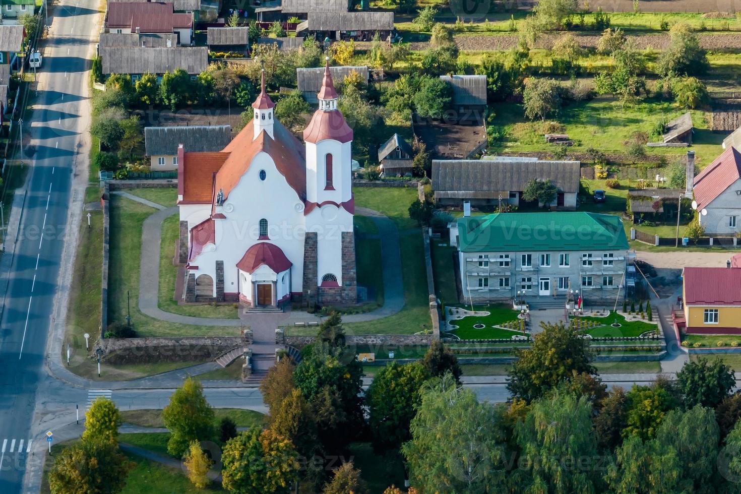 vista aérea no templo barroco ou igreja católica na zona rural foto
