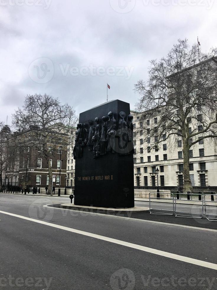 uma vista do cenotáfio em londres foto