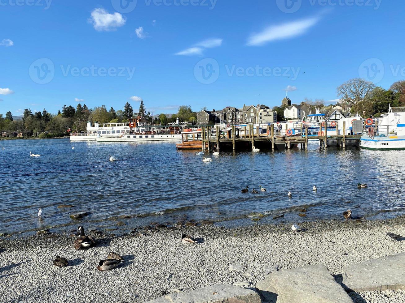 o distrito dos lagos no reino unido em abril de 2022. uma vista do lago windermere foto