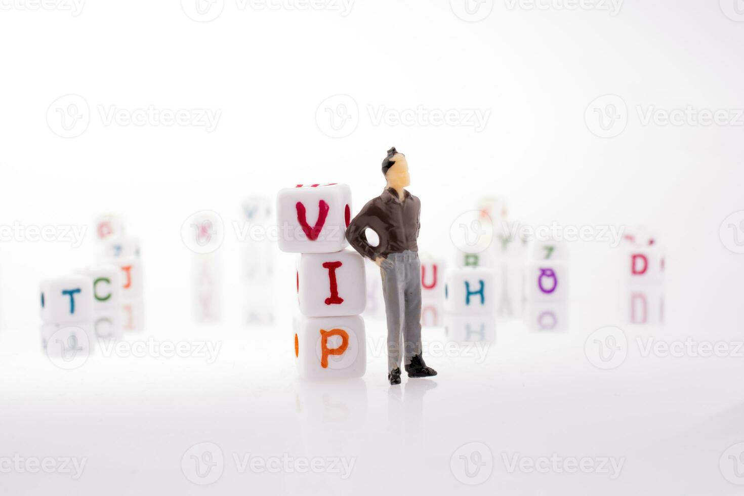 blocos de alfabeto e a palavra vip e man foto