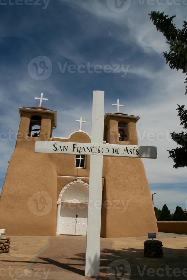 igreja da missão de são francisco de asis no novo méxico foto