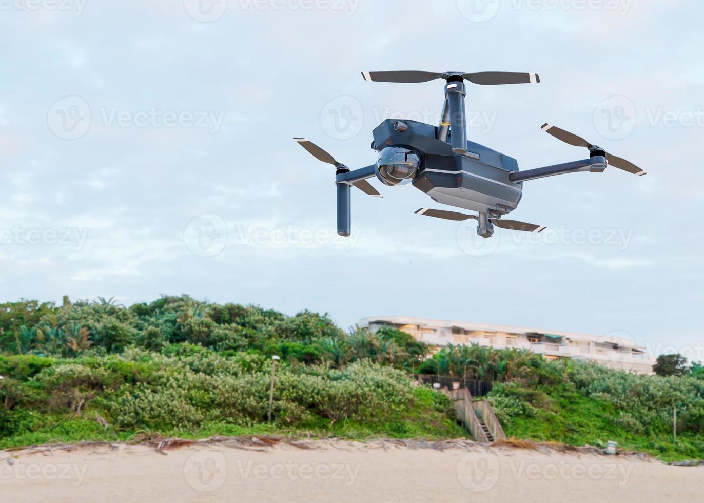 Alta tecnologia de drone de helicóptero para tirar uma foto em vista aérea  superior, voando no céu por controle remoto, inovação de robô de aeronave  profissional