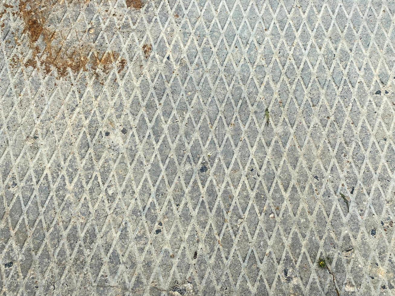 superfície de metal enferrujada de ferro industrial com fundo antiderrapante de losangos, textura foto