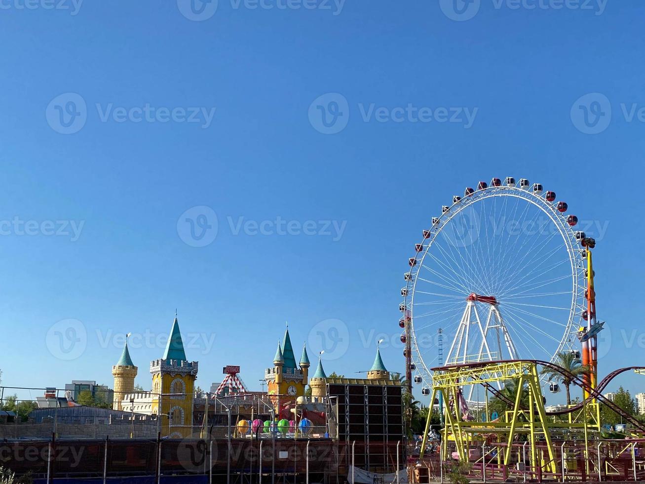 a haia roda gigante vista para a praia paisagem, holanda foto