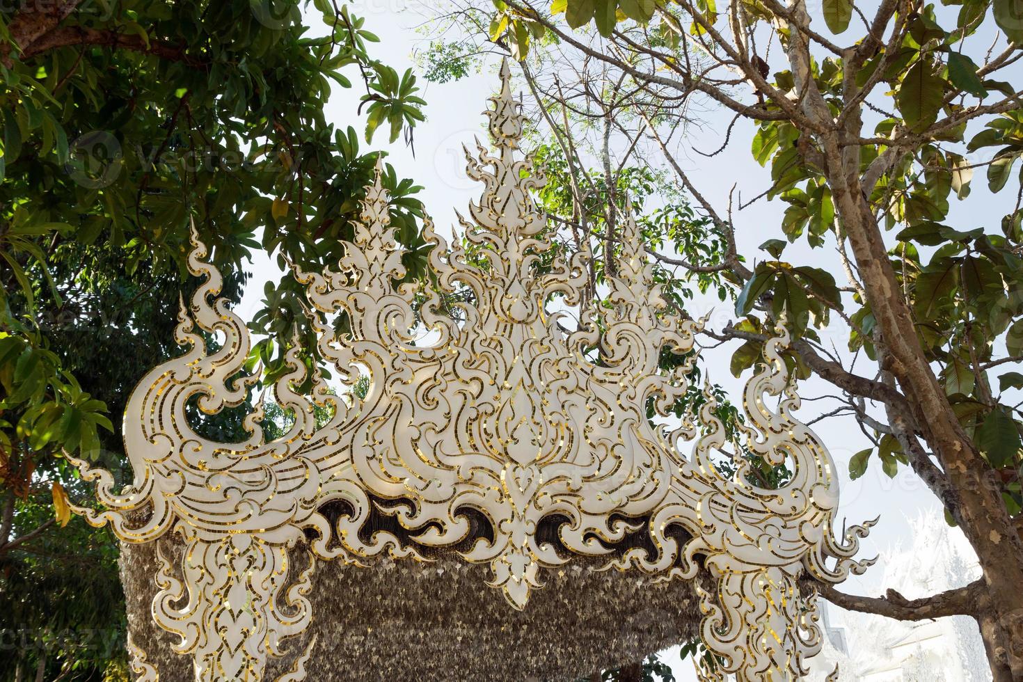 fragmento de decoração wat rong khun - o templo branco. Chiang Rai, Tailândia. foto