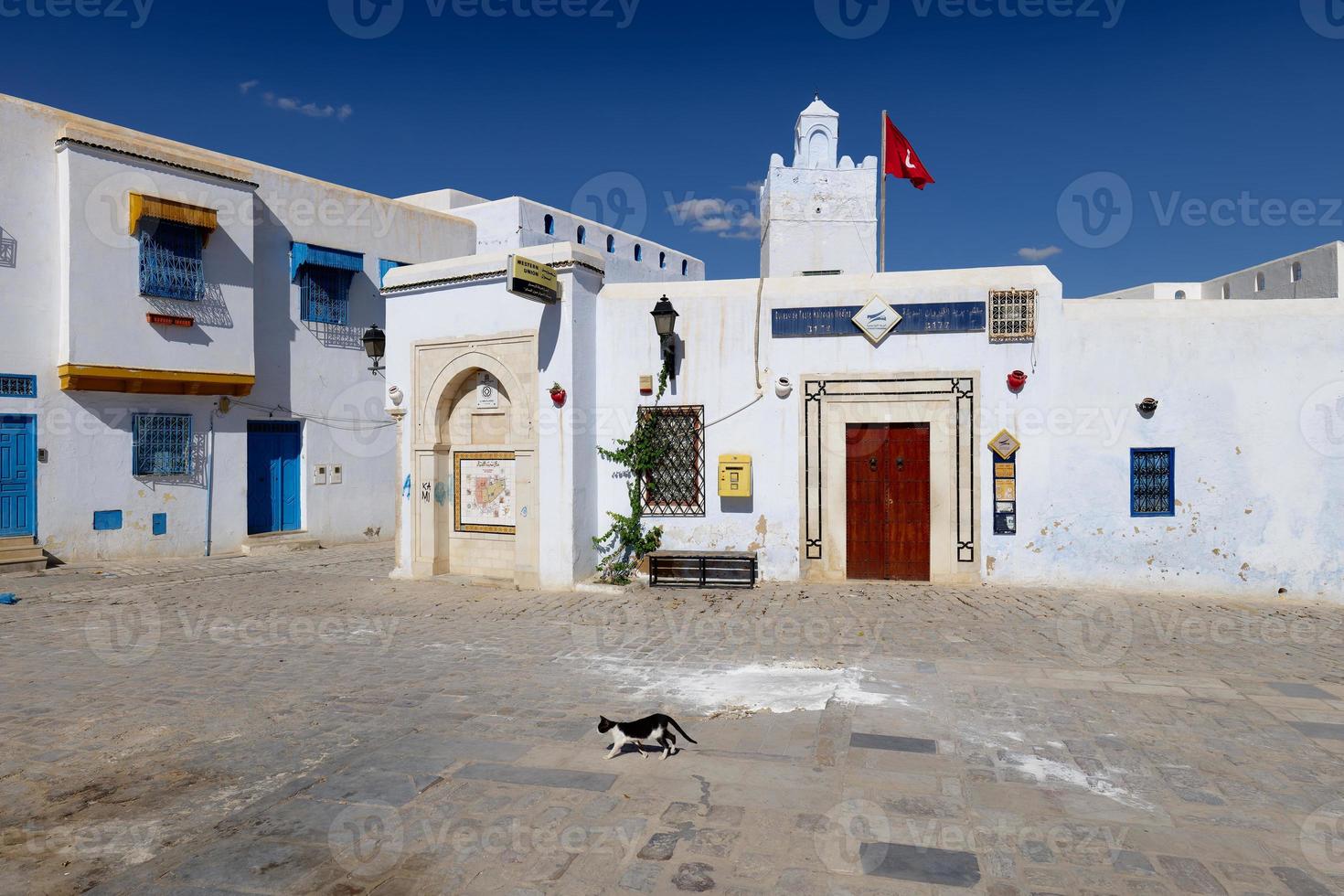 cidade velha de medina de kairouan na tunísia. kairouan é um testemunho único dos primeiros séculos desta civilização e de seu desenvolvimento arquitetônico e urbano. foto