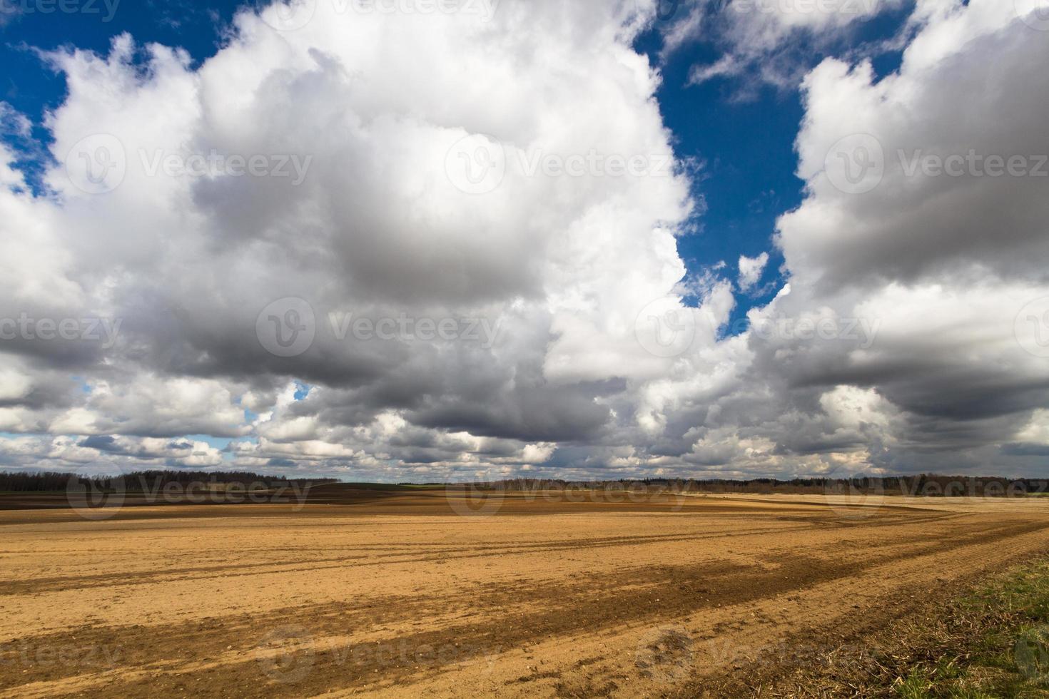 paisagens de primavera com nuvens foto