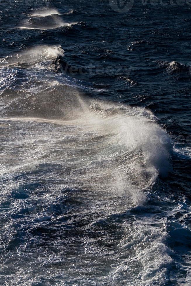 ondas no mar mediterrâneo foto