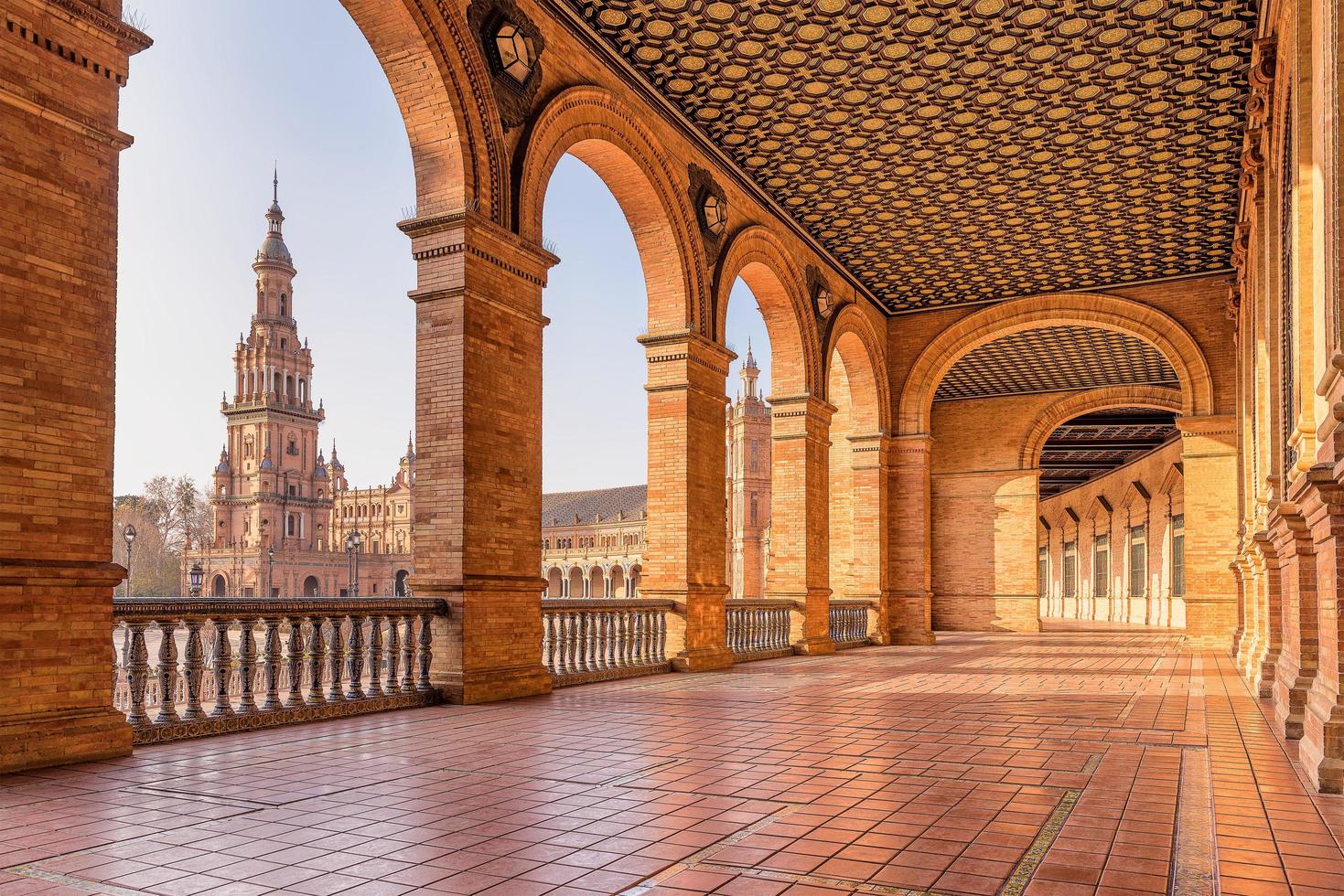 vista panorâmica da plaza de espana, sevilha espanha também conhecida como a cidade de theed no planeta naboo star wars foto