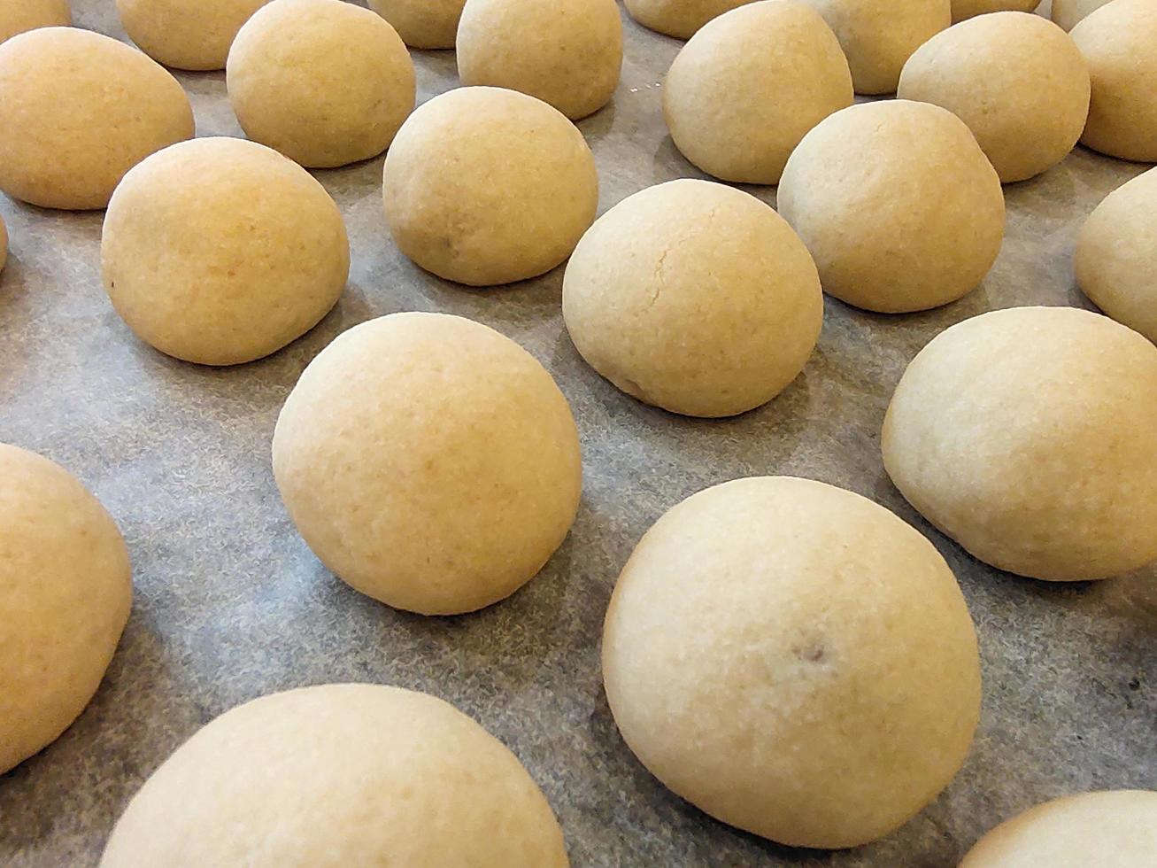 pão acabado de sair do forno, perfumado e delicioso. foto