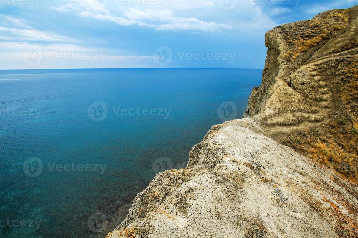 rochas e mar. foto