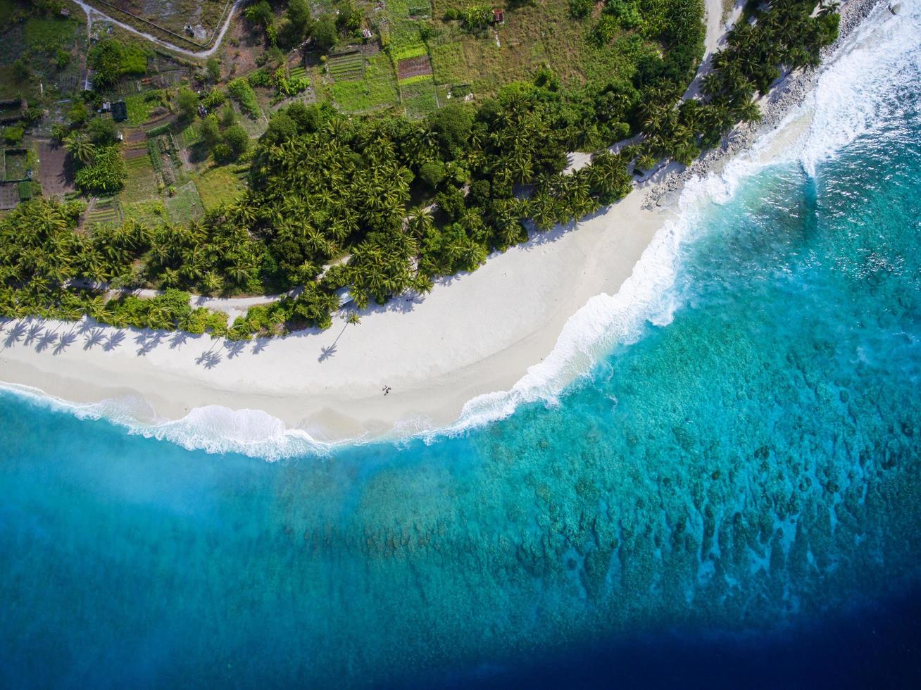 Ilha Fuvahmulah, Maldivas, 2020 - vista aérea de um resort de praia foto