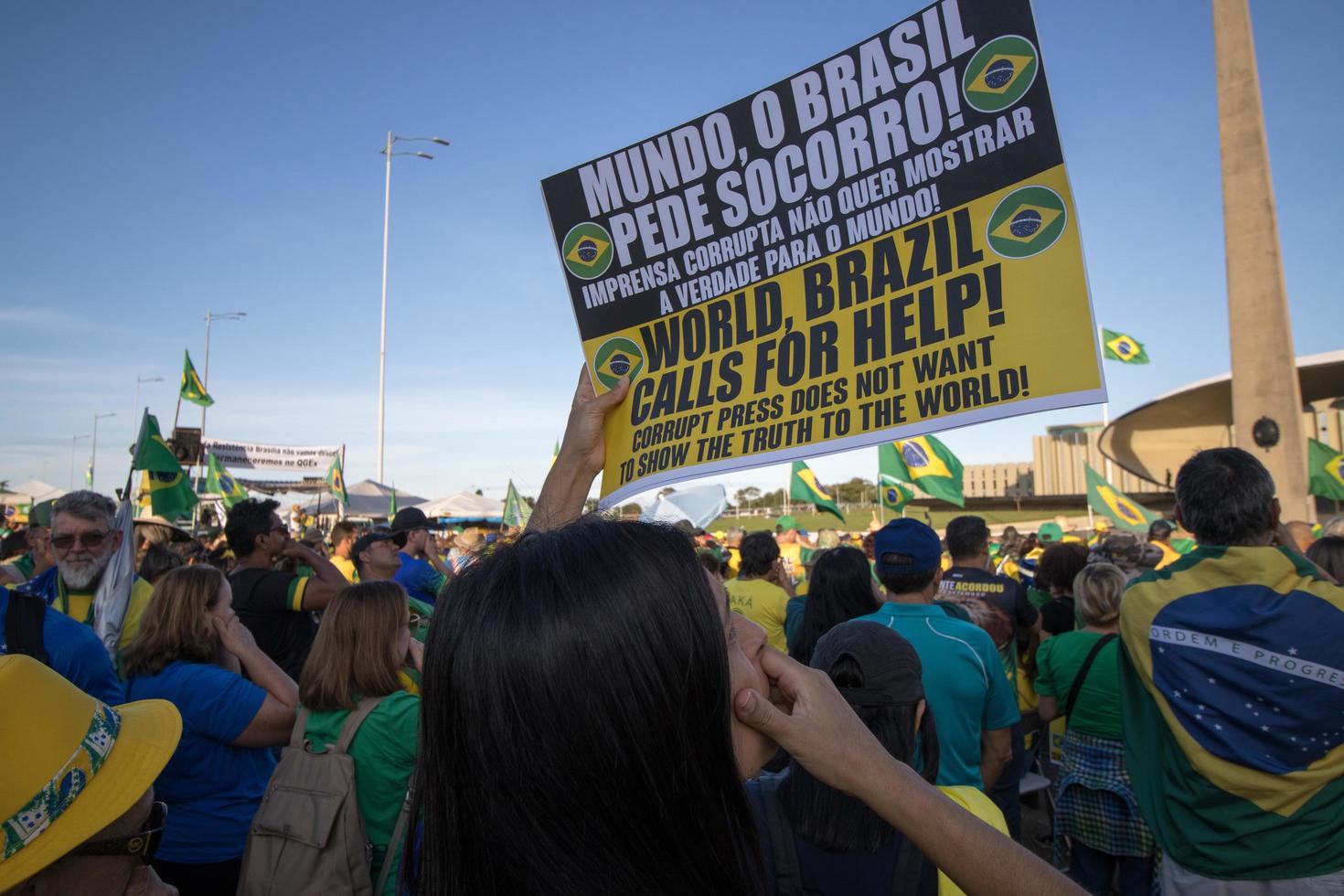 brasilia, brasil, 30 de novembro de 2022 mil manifestantes de todo o brasil descem em frente ao quartel-general do exército para protestar contra o resultado das eleições presidenciais de outubro de 2022. foto