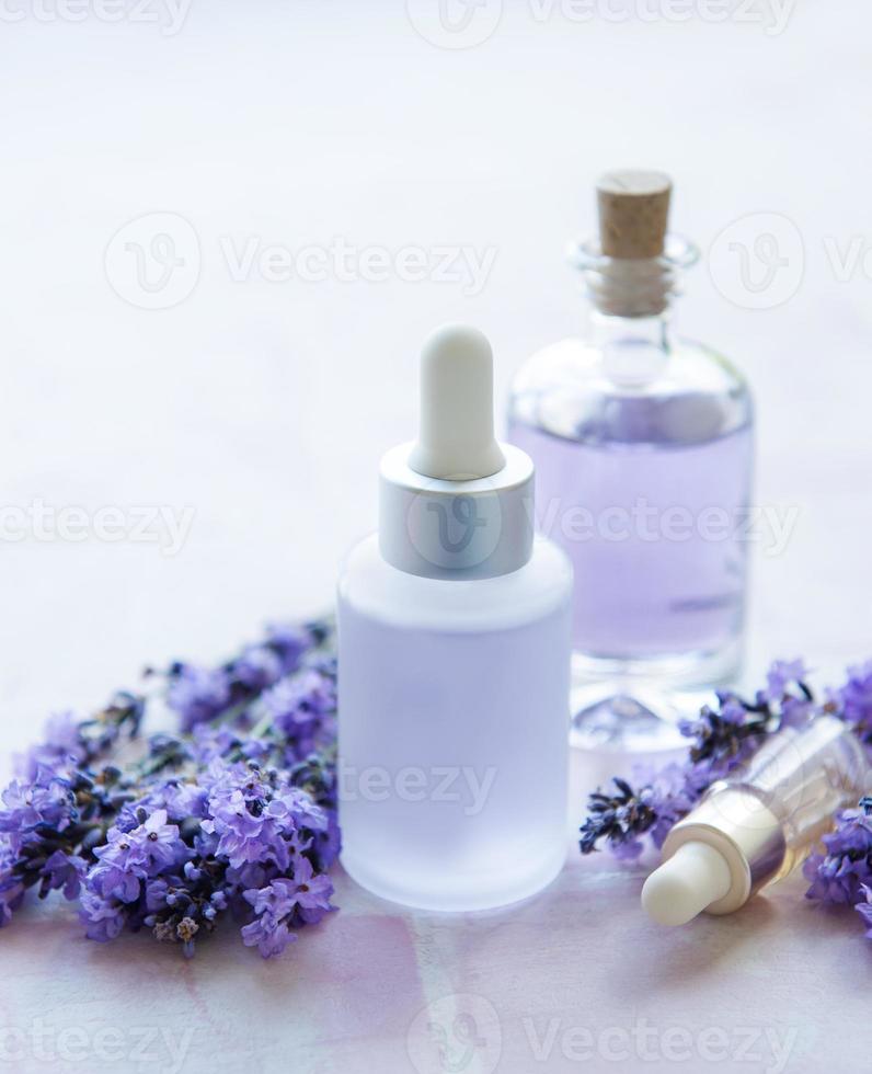 aromaterapia lavanda sal de banho e óleo de massagem foto