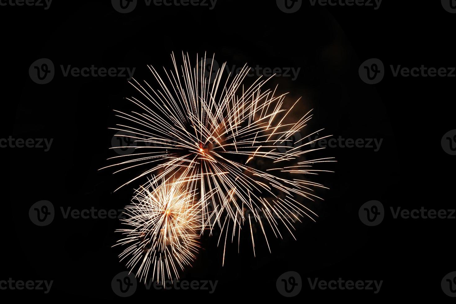 fundo colorido abstrato de fogos de artifício ilumina o céu com exibição deslumbrante foto