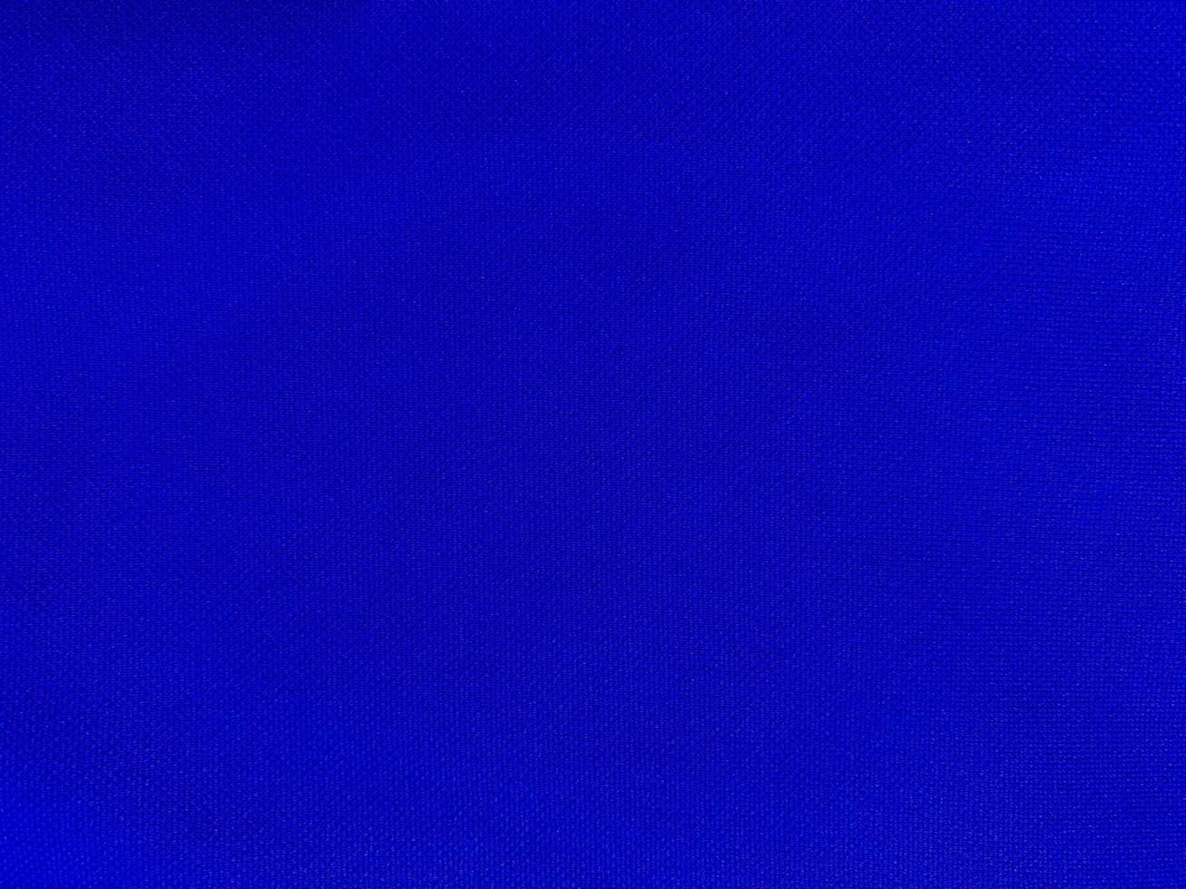 textura de tecido de algodão azul usada como plano de fundo. fundo de tecido azul vazio de material têxtil macio e liso. há espaço para o texto.. foto