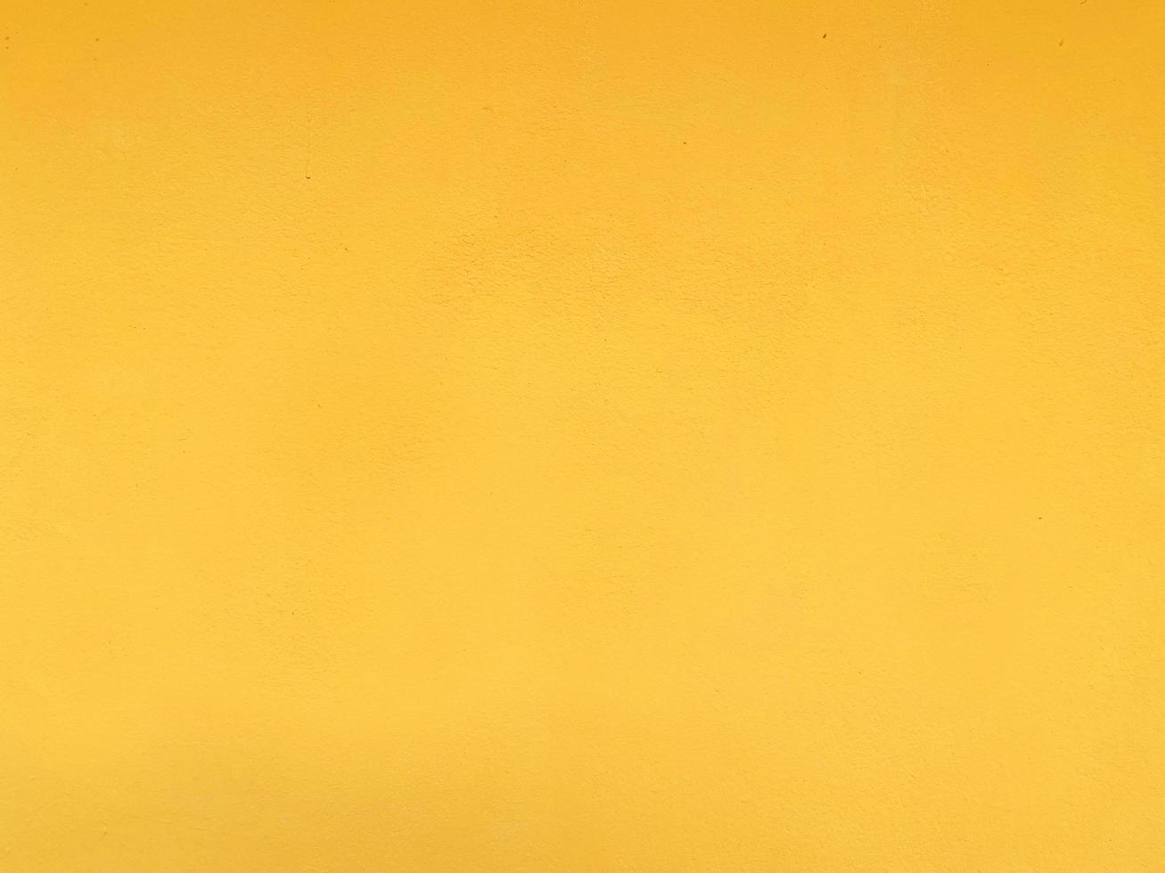 textura perfeita da parede de cimento amarelo uma superfície áspera, com espaço para texto, para um fundo. foto